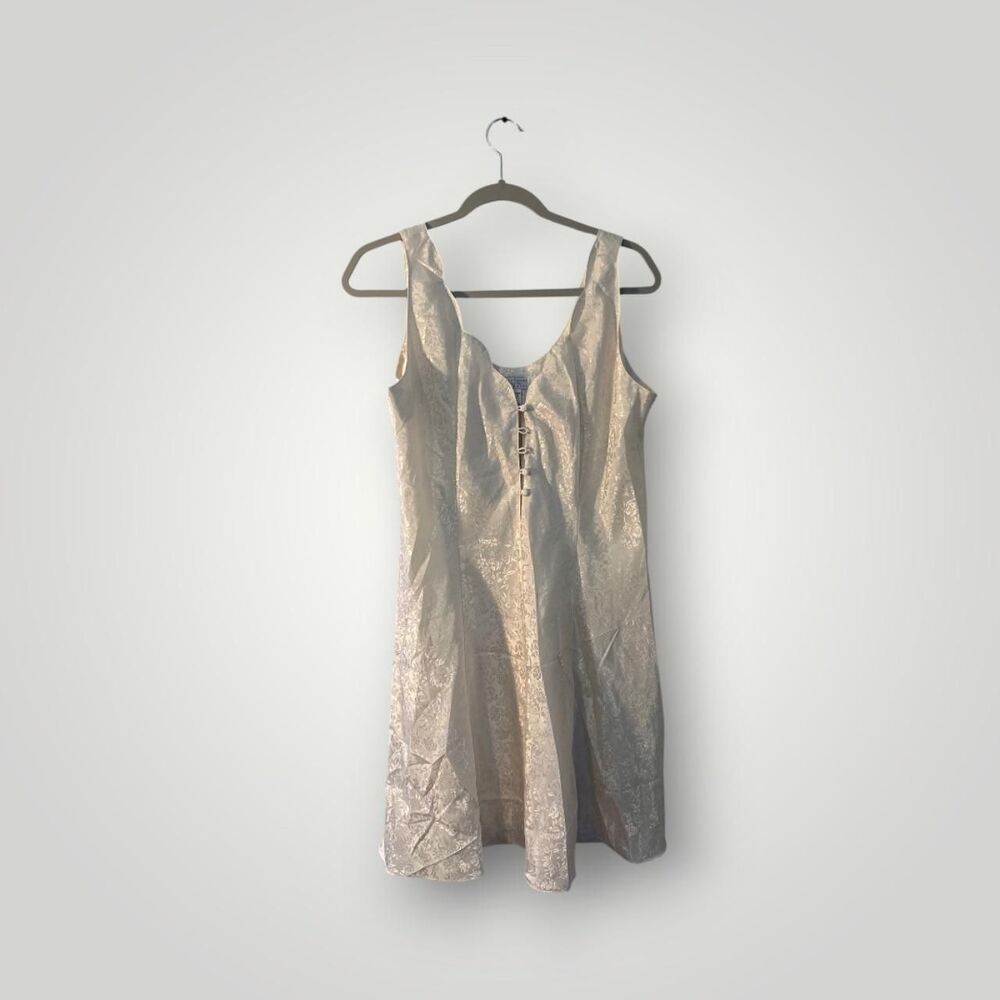 Erika Taylor Women's White nightgown